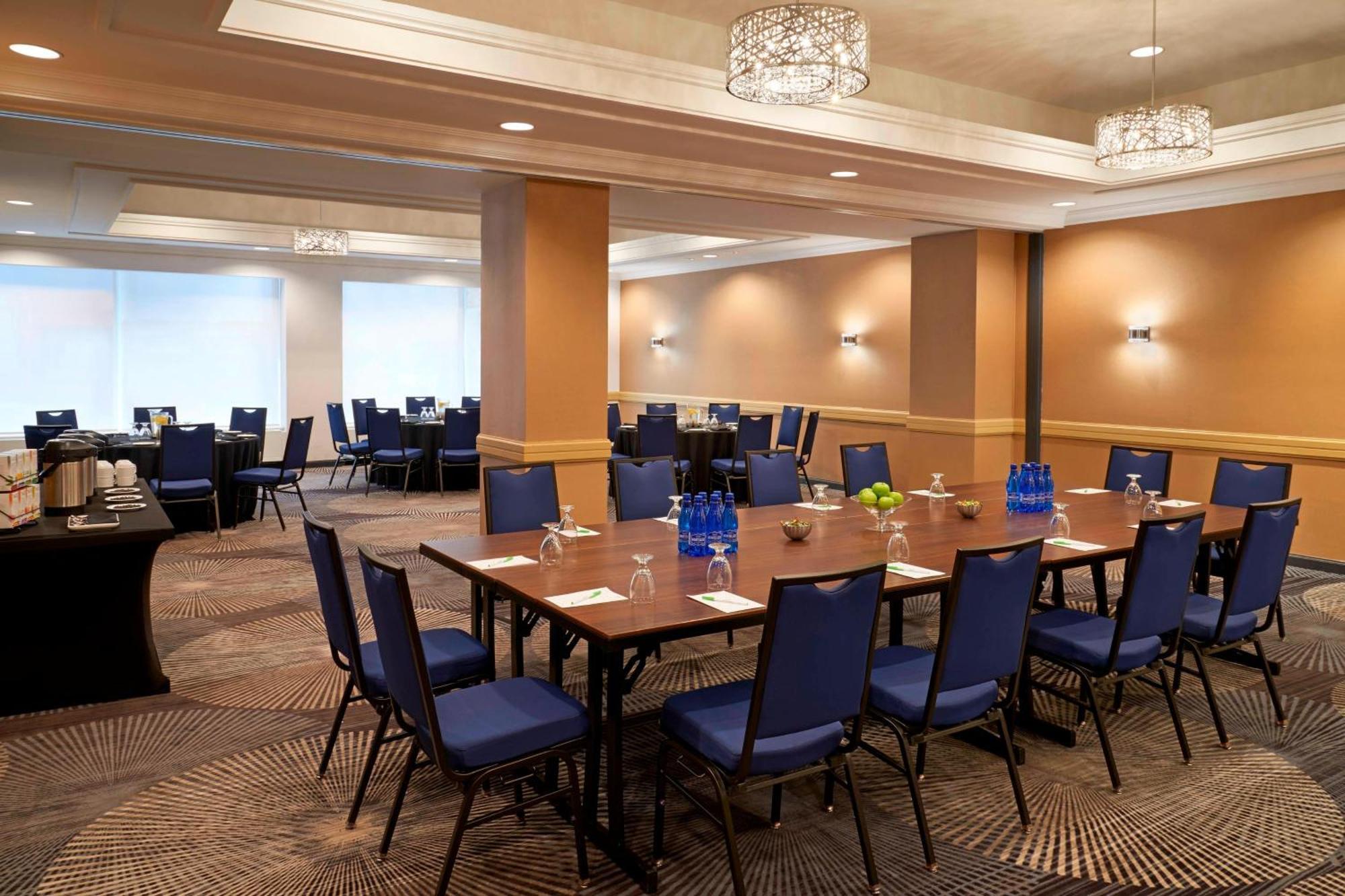 Courtyard By Marriott Toronto Downtown Ξενοδοχείο Εξωτερικό φωτογραφία