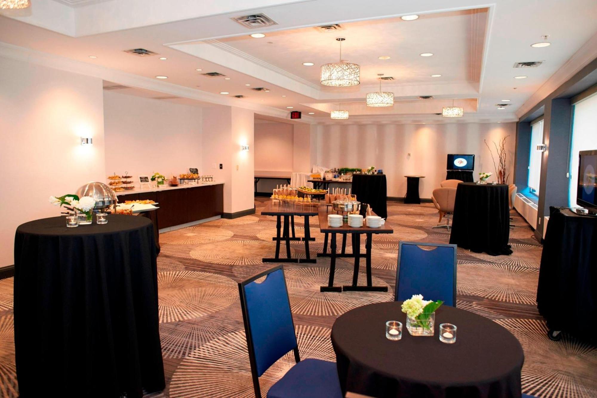 Courtyard By Marriott Toronto Downtown Ξενοδοχείο Εξωτερικό φωτογραφία