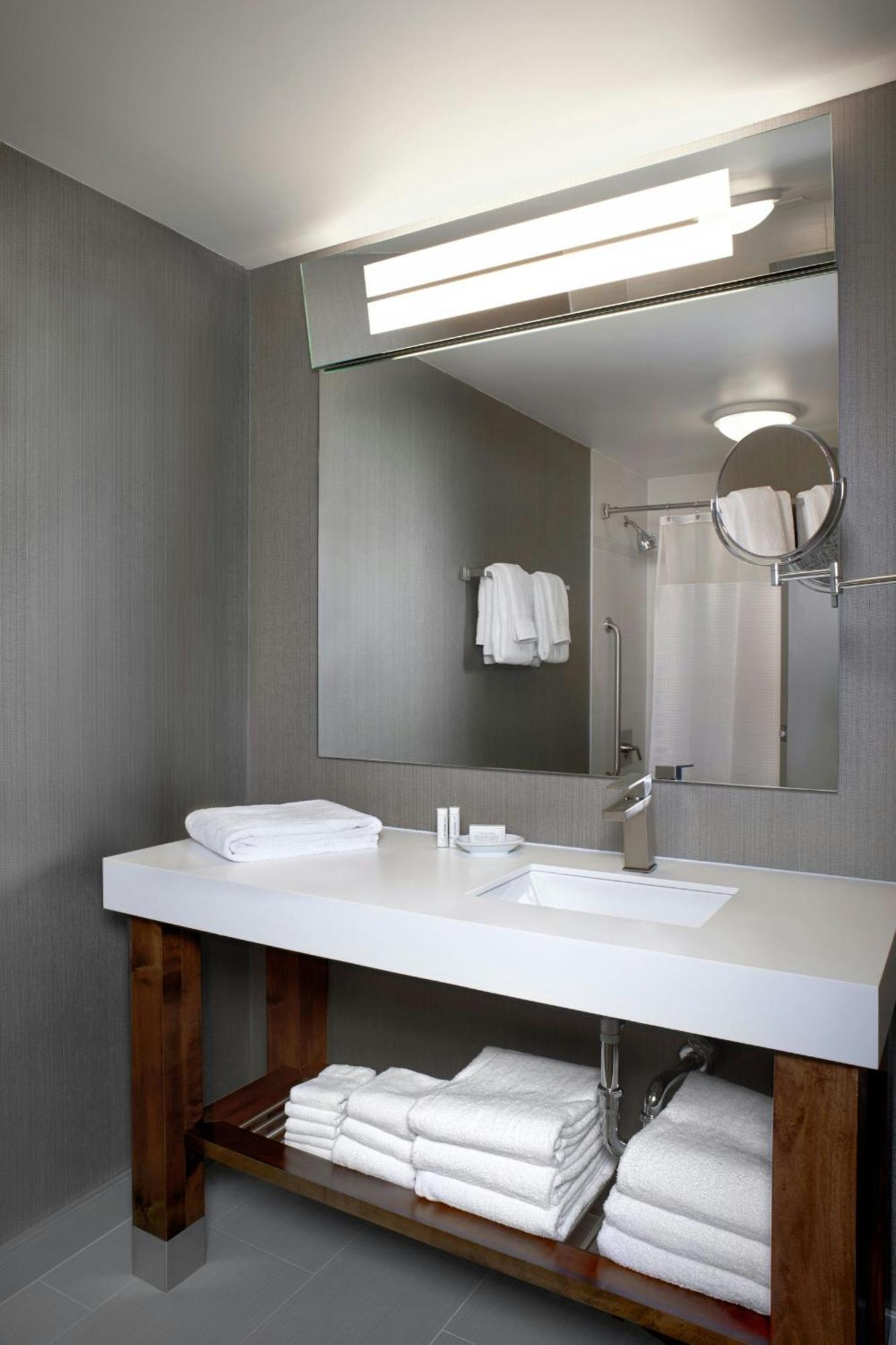 Courtyard By Marriott Toronto Downtown Ξενοδοχείο Εξωτερικό φωτογραφία